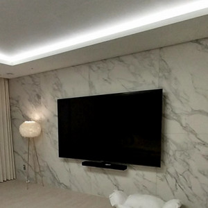 LG 울트라 HD TV 86인치(217cm) 벽걸이형 / 거의 새거+무타공 벽걸이 브라켓(35만원상당) 이미지