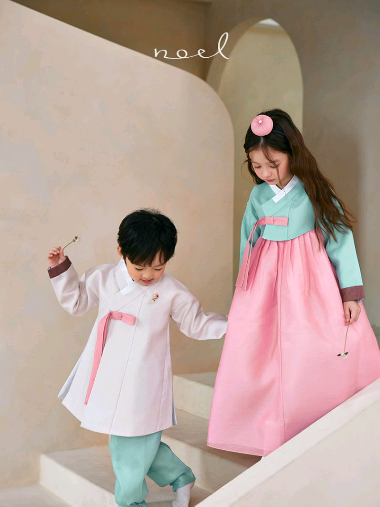 노엘드레스 여아한복 5호(저고리,치마,캉캉속치마,브로치,헤어핀) 이미지