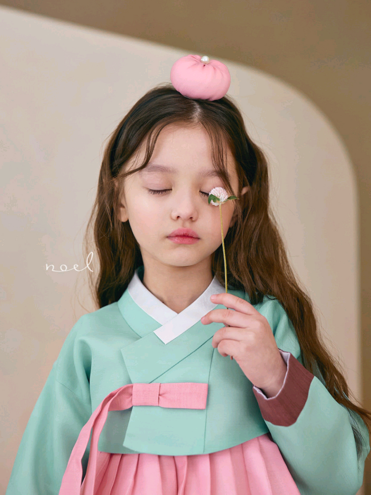 노엘드레스 여아한복 5호(저고리,치마,캉캉속치마,브로치,헤어핀) 이미지