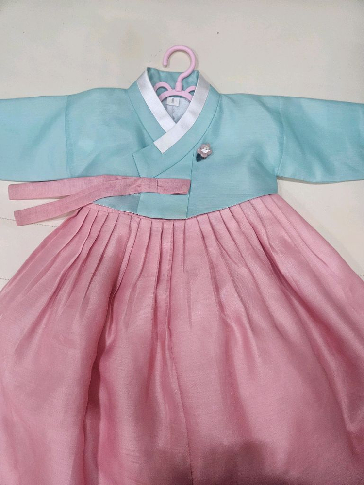 노엘드레스 여아한복 5호(저고리,치마,캉캉속치마,브로치,헤어핀) 이미지