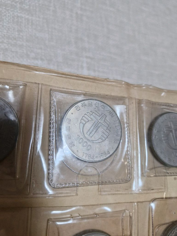 천주교전래 200주년 기념주화(만원 천원 주화)--4