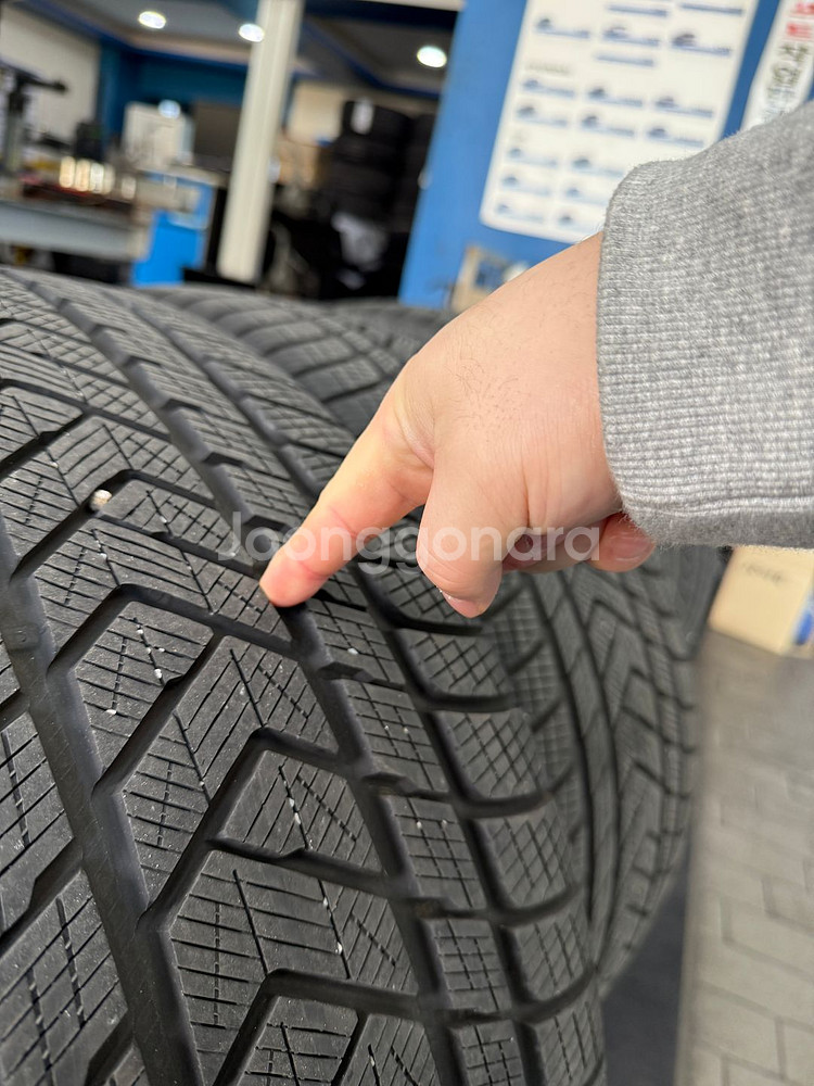 피렐리 윈터타이어(겨울용) 4짝팔아요 앞275 35 22 뒤315 30 22 22인치--1