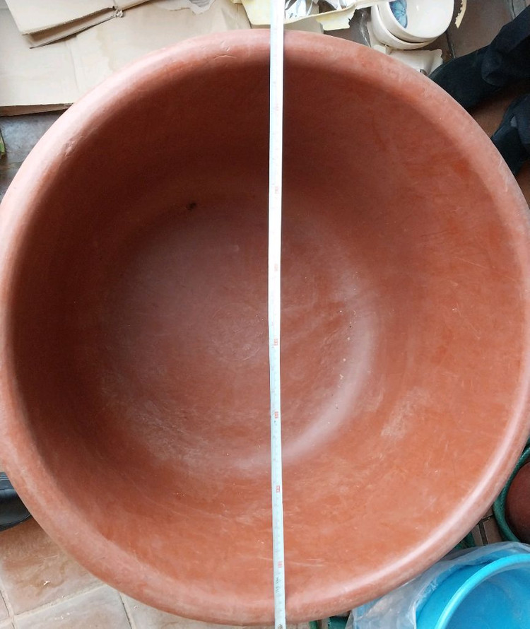 붉은 플라스틱. 대형.--1