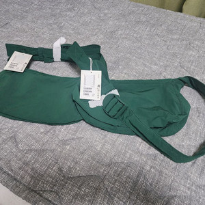 cos 코스 나일론 크로스바디