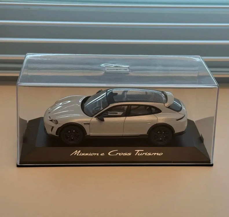 포르쉐 미션e 컨셉카 다이캐스트 자동차 모형 43:1--1