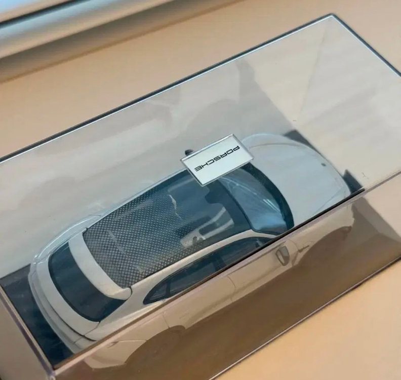 포르쉐 미션e 컨셉카 다이캐스트 자동차 모형 43:1--4