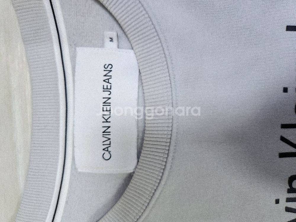 M 95 A~S급. 캘빈클라인 겨울 약기모 맨투맨 그레이어깨 47 / 가슴 54 / 총장--2