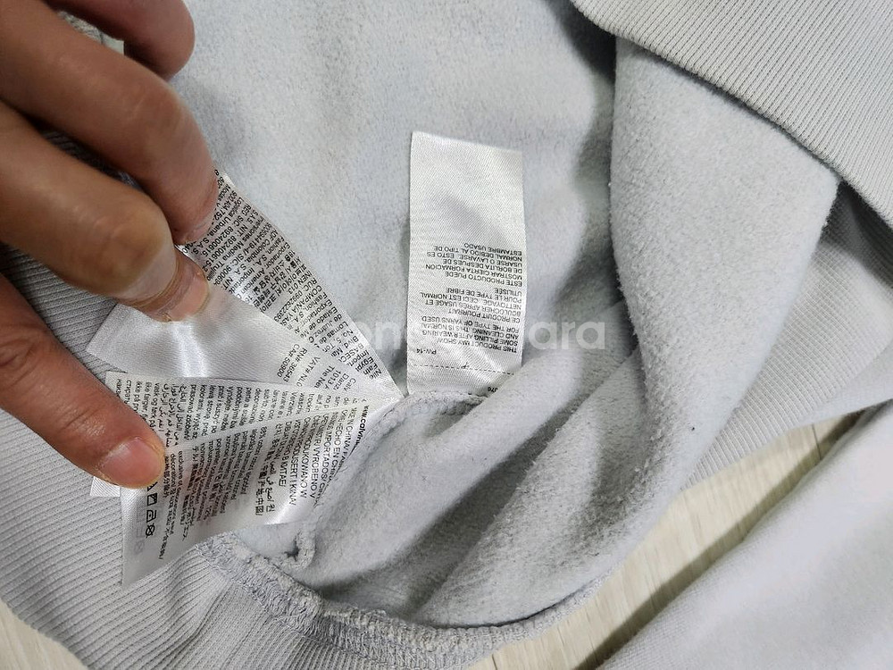 M 95 A~S급. 캘빈클라인 겨울 약기모 맨투맨 그레이어깨 47 / 가슴 54 / 총장--4