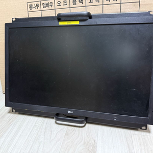 LG 22인치 랙거치 모니터
