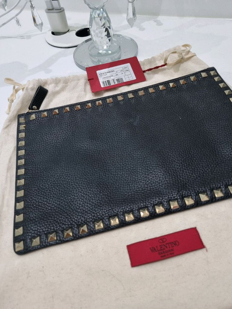 발렌티노 락스터드 클러치백 블랙--2