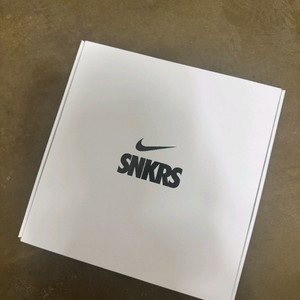 나이키 스니커즈 500피스 한정판 시계 이미지