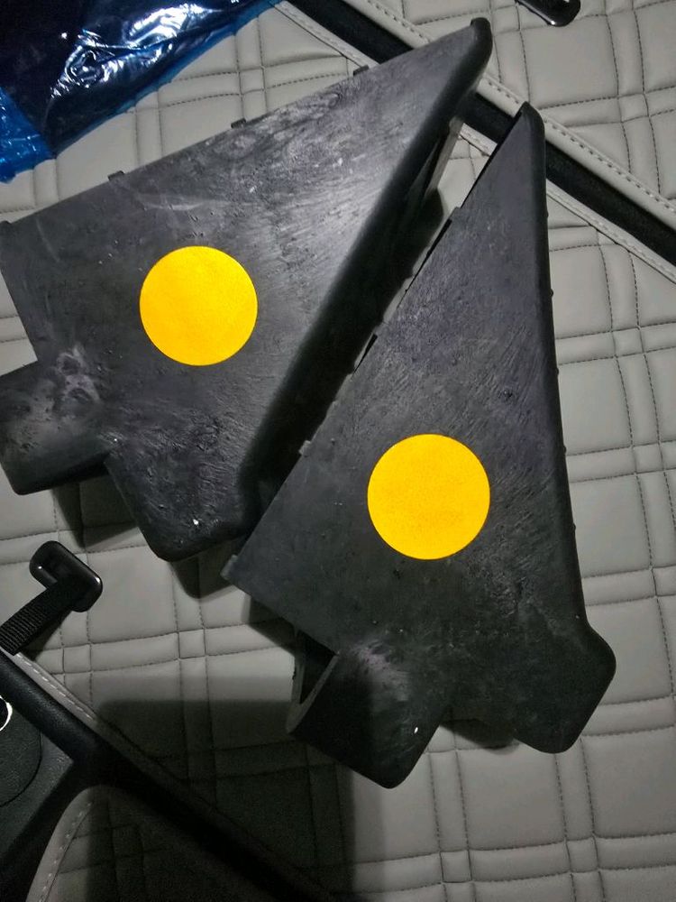 타이어받힘/고임목.버팀목.타이어.미끄럼방지.내리막 이미지