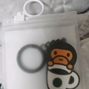 스타벅스 베이프 키링 급처합니당 두종류 이미지