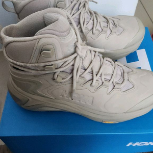 호카 여성 등산화 새상품