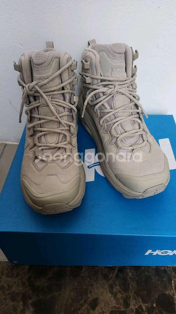 호카 여성 등산화 새상품--2