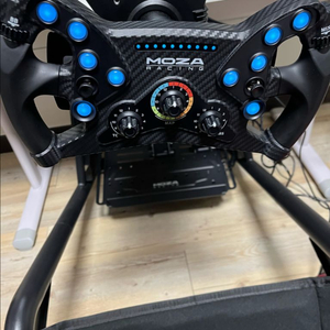 Moza 레이싱휠 판매 (R9 v3 베이스 + SR-P 페달 + KS 휠 + 짭짭트 거치대) 이미지