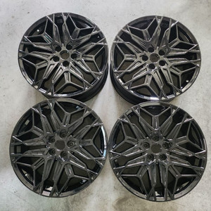 그랜져 GN7 20인치 프레스티지 순정휠 중고휠 블랙휠 팝니다 / 싼타페 쏘렌토 팰리세이드 카니발 이미지