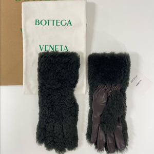 새상품 보테가 베테타 테디 시어링 레더 장갑 다크 그린