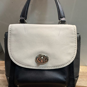 코치 블랙 화이트 가죽 3way 턴록 백팩