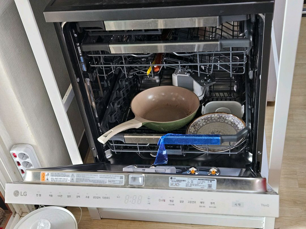 (경기도이천) lg 디오스 식기세척기 12인용(1년 사용 프리스탠딩 빌트인 겸용)--1