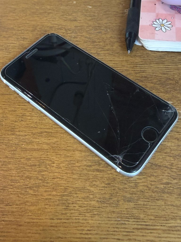 아이폰se2 256기가--1