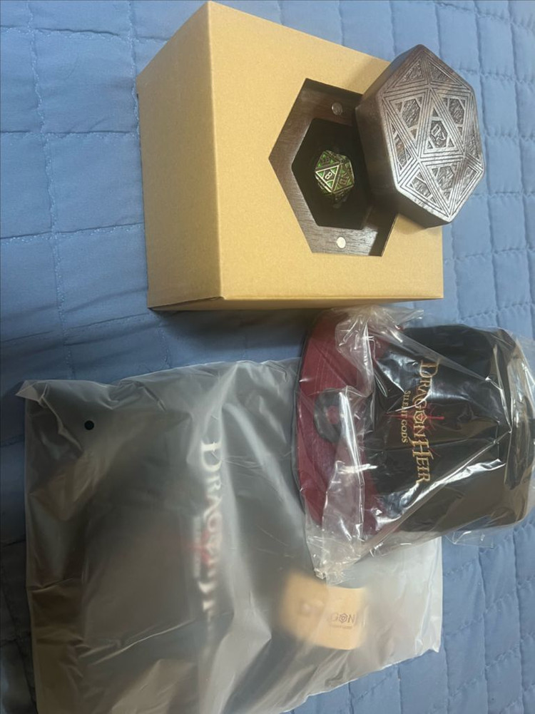 드래곤에어 굿즈세트 티셔츠 모자 주사위--1