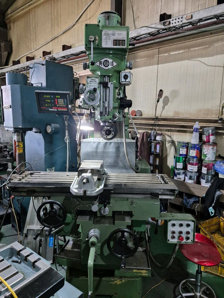 범용밀링 3호복합밀링 흥환밀링 X축 테이블1350 이미지