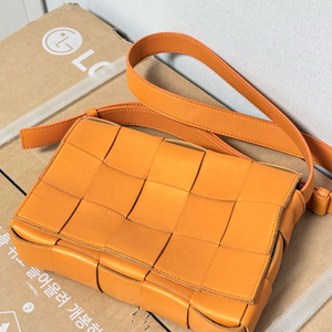 보테가베네타 카세트백 오렌지
