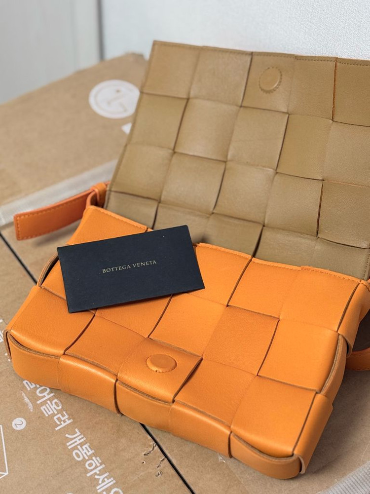 보테가베네타 카세트백 오렌지--1