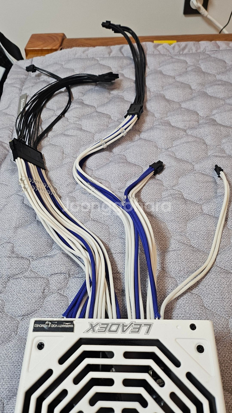 [파워 서플라이] SF-650 판매합니다. 케이블 몇개 분실--1