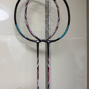 요넥스 아스트록스 100zz 쿠레나이 크랙 라켓