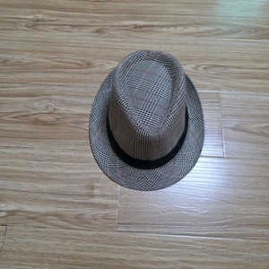 중절모 체크 무늬 모자 팝니다