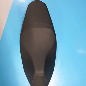 19년식 PCX에서 탈거한 순정시트입니다.