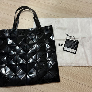 바오바오 루센트 유광 블랙