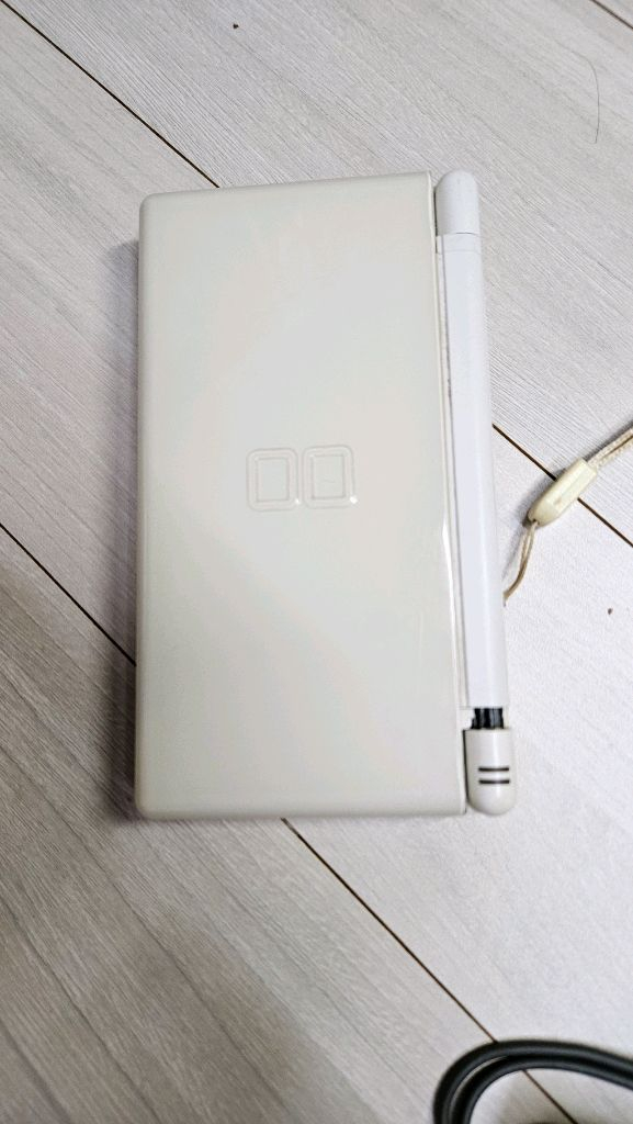 닌텐도 DS lite 본체 + 충전기 + TT칩--6