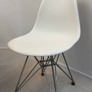 허먼밀러 임스 플라스틱 사이드 체어