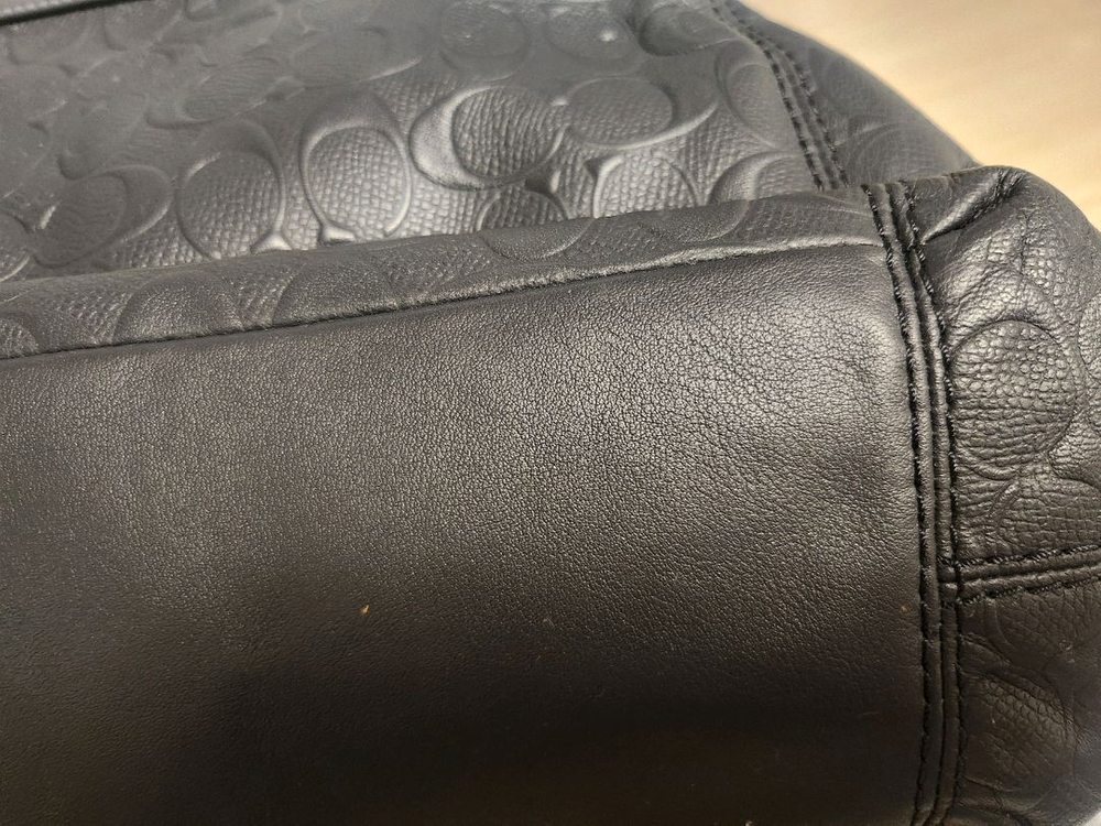 코치 시그니처 패턴 레더 숄더백--1