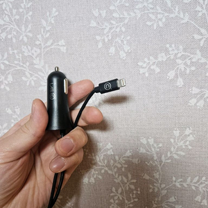 랩씨 아이폰 차량용 고속 충전기 라이트닝 케이블 일체형 (시가잭 어댑터) 이미지