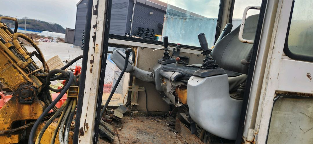 집게 고철 찝게 장착된 02 삼성 볼보 굴삭기 굴착기 포크레인 포크래인--5