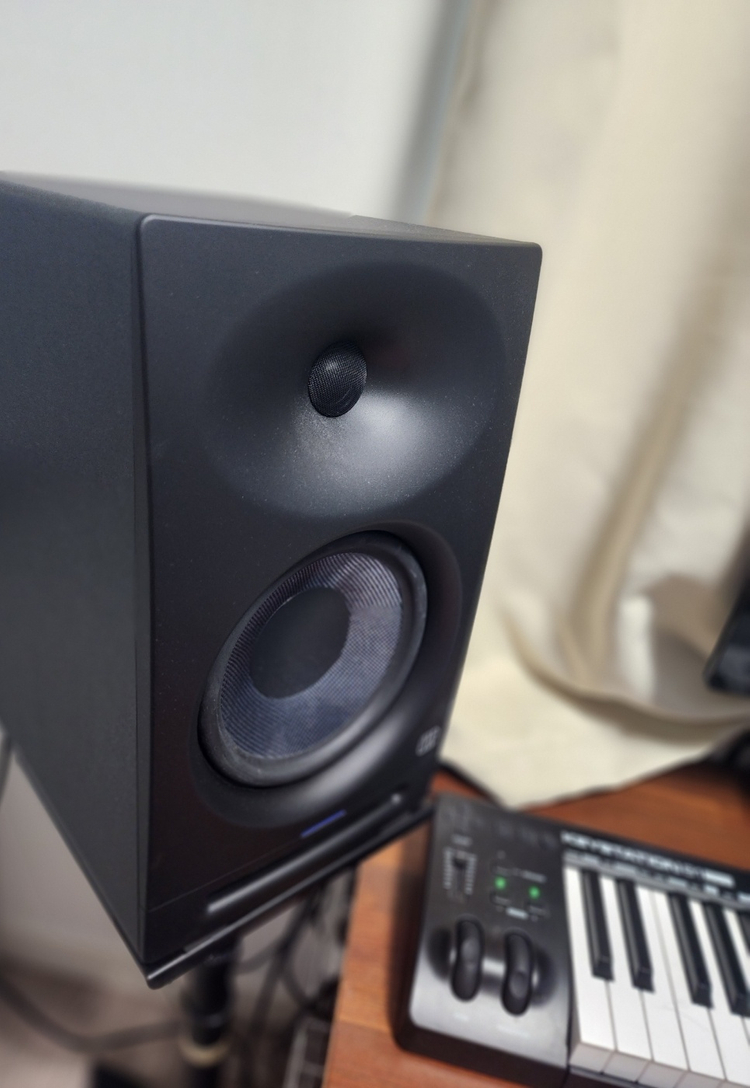 Presonus Eris Studio8 모니터 스피커 이미지