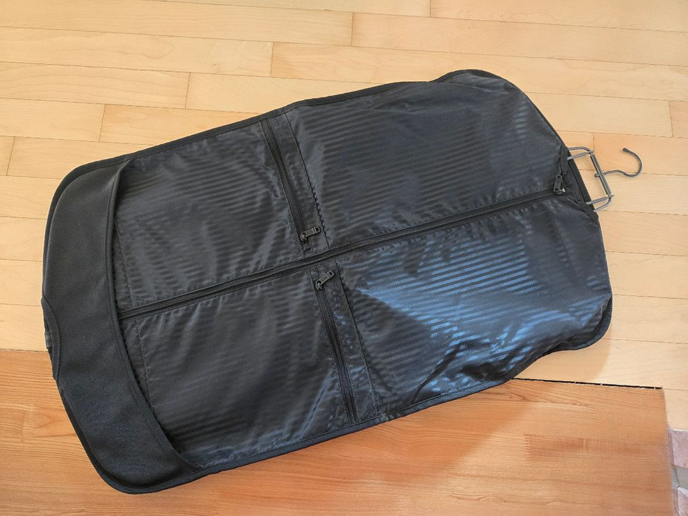 TUMI 투미 가먼트백--3