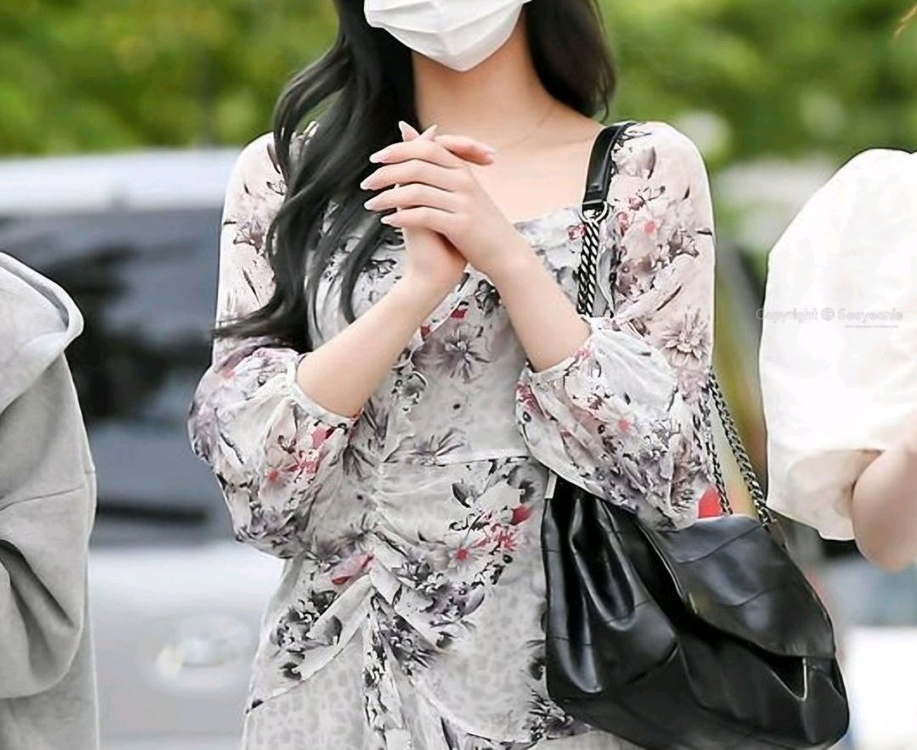 택없는 새상품) 자라 락 플랩 숄더백 블랙. 정품. ITZY 유나백 이미지
