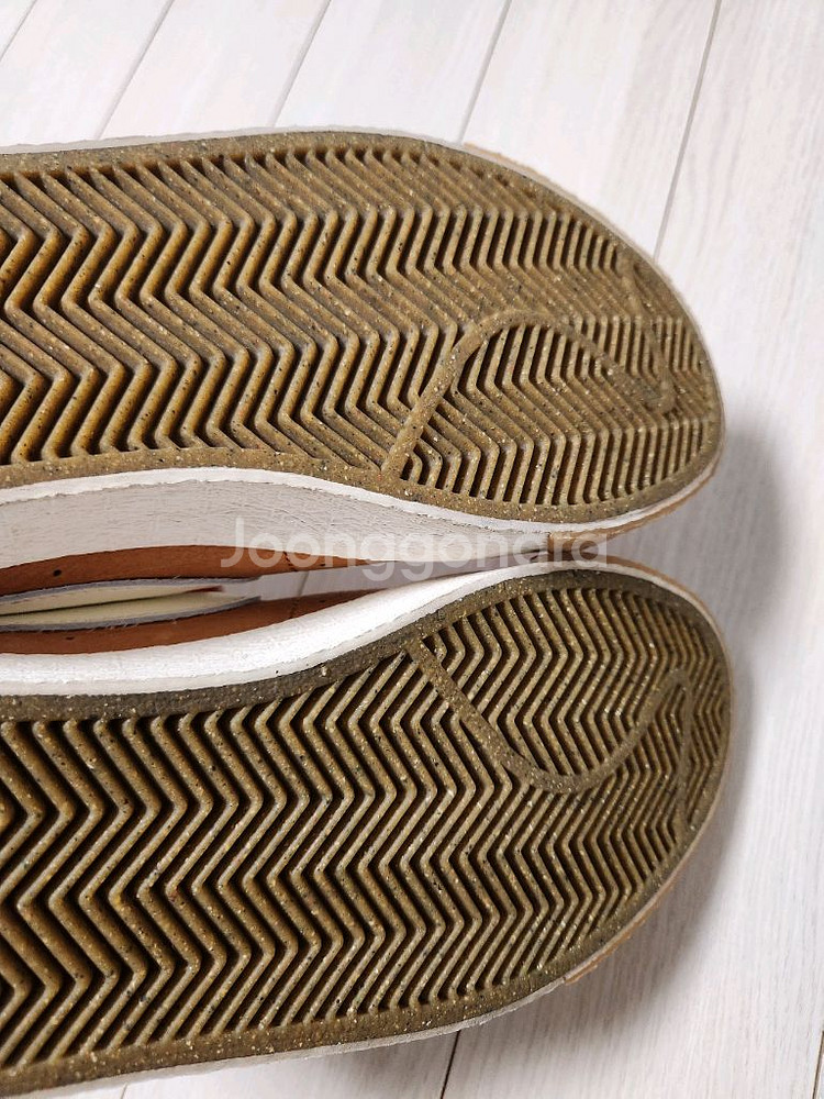 나이키 운동화 SB 줌 블레이저 미드 ISO 다크 러셋 사이즈255가죽이라 자연스런 가죽 사용감 있어요여러 중고사이--3