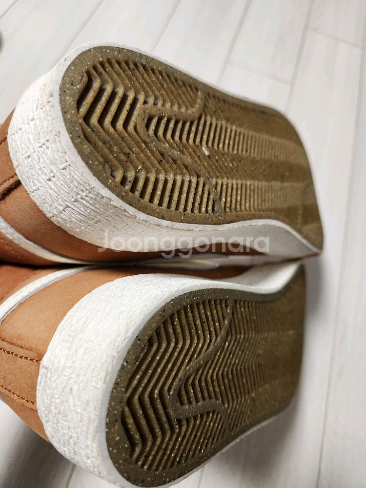 나이키 운동화 SB 줌 블레이저 미드 ISO 다크 러셋 사이즈255가죽이라 자연스런 가죽 사용감 있어요여러 중고사이--4