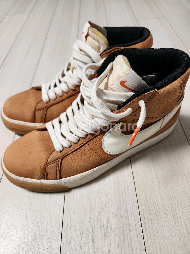 나이키 운동화 SB 줌 블레이저 미드 ISO 다크 러셋 사이즈255가죽이라 자연스런 가죽 사용감 있어요여러 중고사이--5