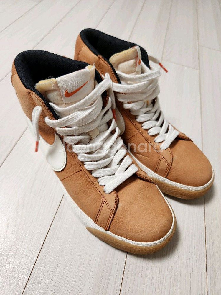 나이키 운동화 SB 줌 블레이저 미드 ISO 다크 러셋 사이즈255가죽이라 자연스런 가죽 사용감 있어요여러 중고사이--6