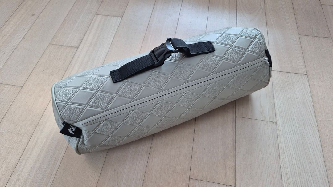 레이너 차량용 목쿠션2개. 자동차 목베개 헤드레스트 목받침 1+1 차량용 헤드레스트 세트 이미지