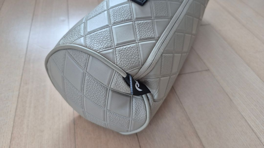 레이너 차량용 목쿠션2개. 자동차 목베개 헤드레스트 목받침 1+1 차량용 헤드레스트 세트 이미지