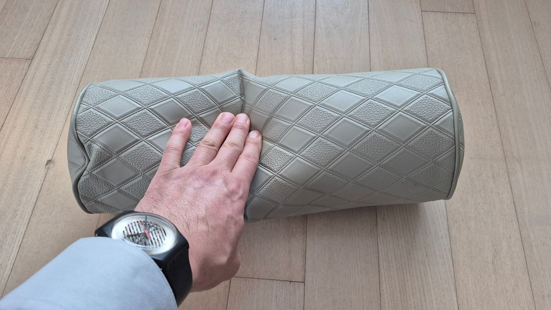 레이너 차량용 목쿠션2개. 자동차 목베개 헤드레스트 목받침 1+1 차량용 헤드레스트 세트 이미지