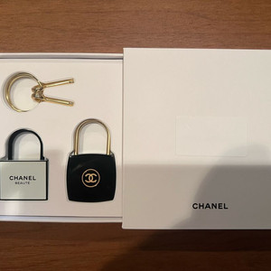 정품 샤넬 키링 (백참. 자동차키링.인테리어)-새상품